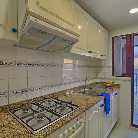 Apartamento Playa En Primer Linea. Aire Acondicionado, Wifi Y Parking. Apartment *