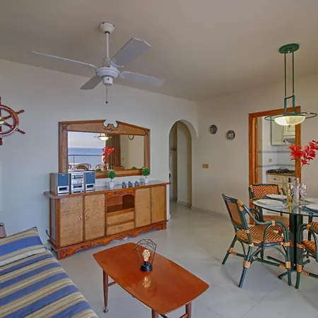 Apartamento Playa En Primer Linea. Aire Acondicionado, Wifi Y Parking. * Calpe